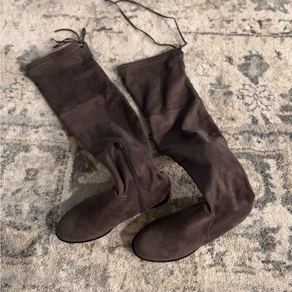Chic Over-the-Knee Boots in grey